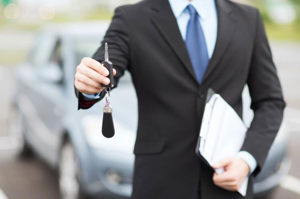 How to Choose Between Financing vs. Leasing a Vehicle